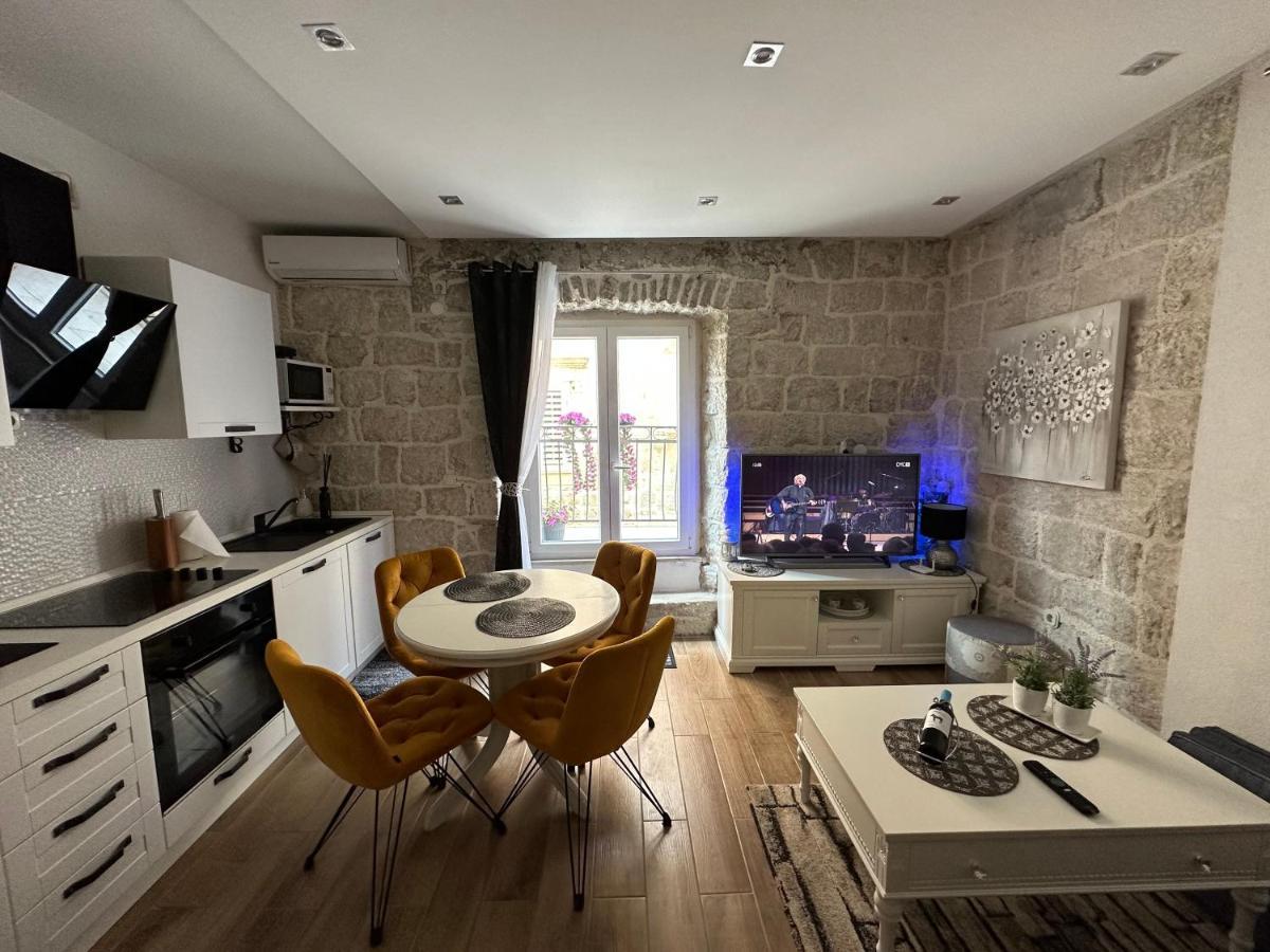 Cherry Luxury Apartment กอร์จูลา ภายนอก รูปภาพ