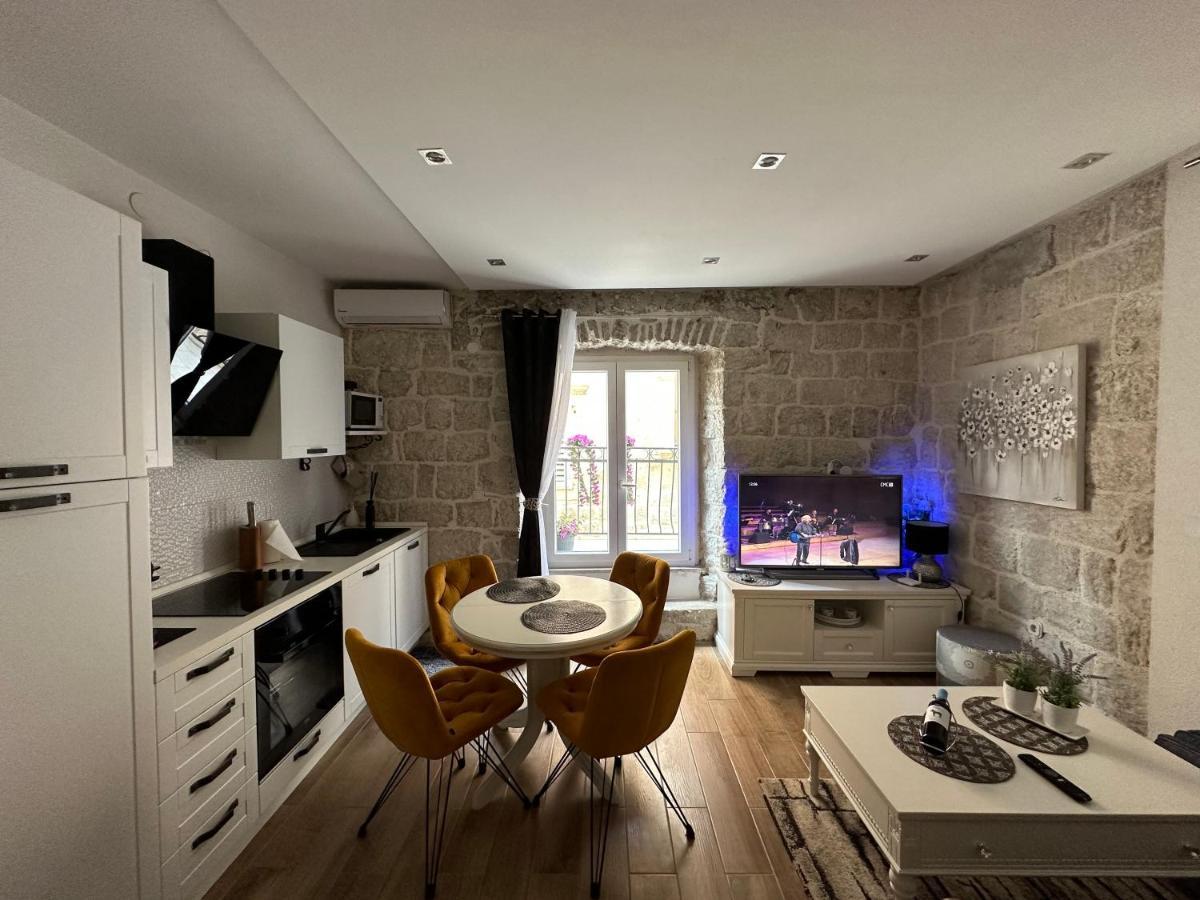 Cherry Luxury Apartment กอร์จูลา ภายนอก รูปภาพ